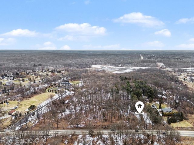 3277 S Milford Road, Highland Charter Township, MI 48357