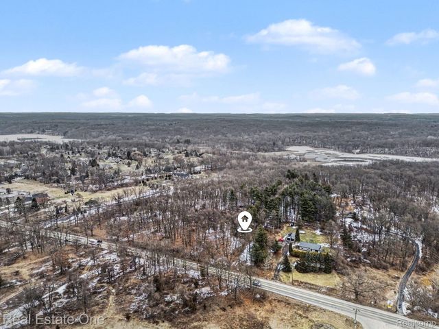 3277 S Milford Road, Highland Charter Township, MI 48357