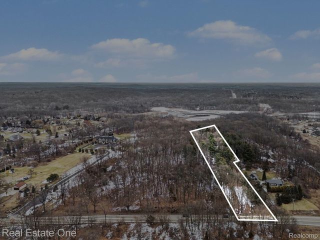 3277 S Milford Road, Highland Charter Township, MI 48357