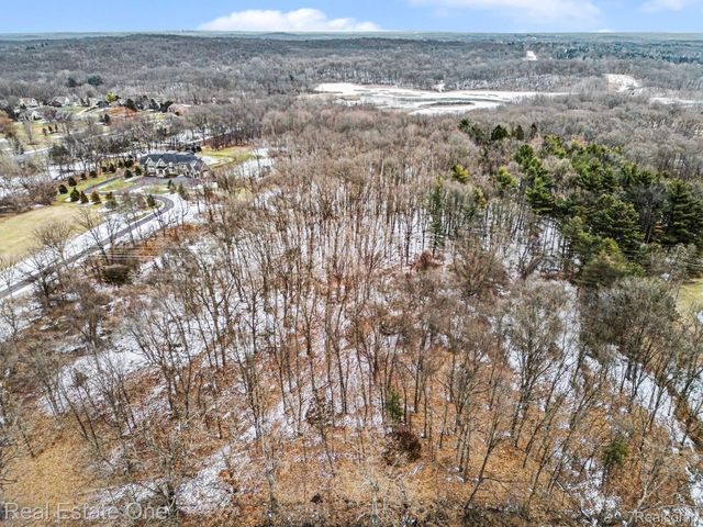 3277 S Milford Road, Highland Charter Township, MI 48357