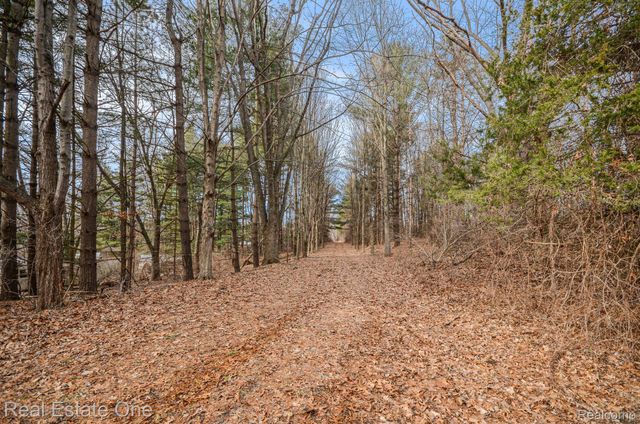 3277 S Milford Road, Highland Charter Township, MI 48357