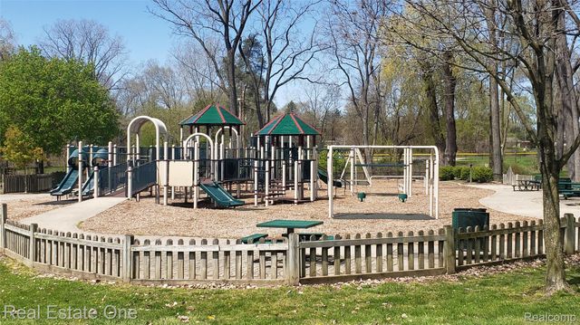 3277 S Milford Road, Highland Charter Township, MI 48357