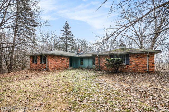 3277 S Milford Road, Highland Charter Township, MI 48357