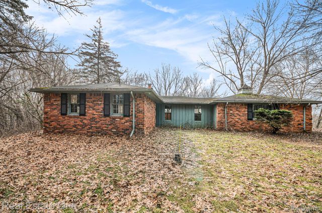 3277 S Milford Road, Highland Charter Township, MI 48357