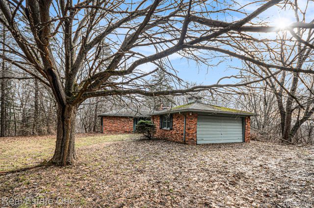 3277 S Milford Road, Highland Charter Township, MI 48357