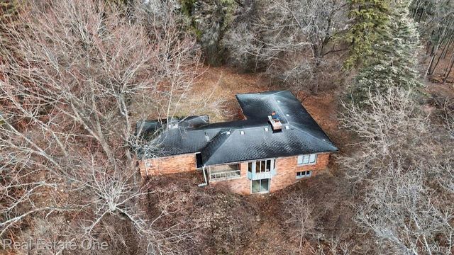 3277 S Milford Road, Highland Charter Township, MI 48357