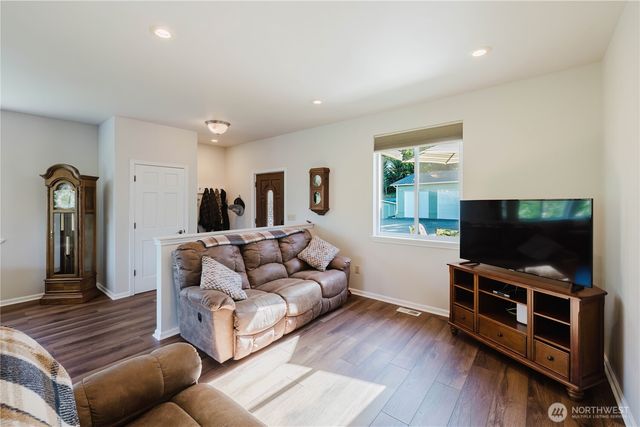 235 NW Bunker Hill Ln W, Bremerton, WA 98311