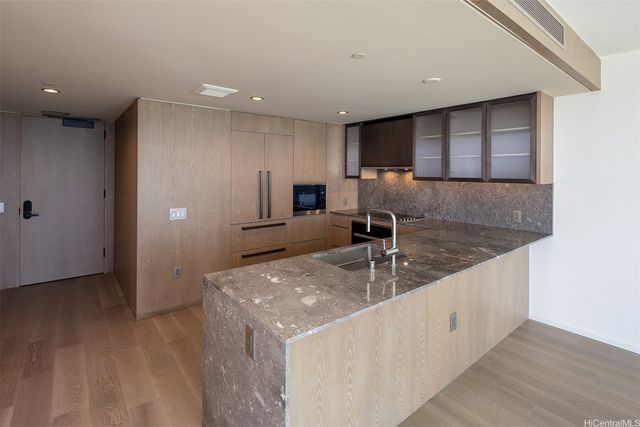 1000 Auahi Street 2504, Honolulu, HI 96814