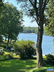2 PINEKNOLL CIR, Palmyra, VA 22963