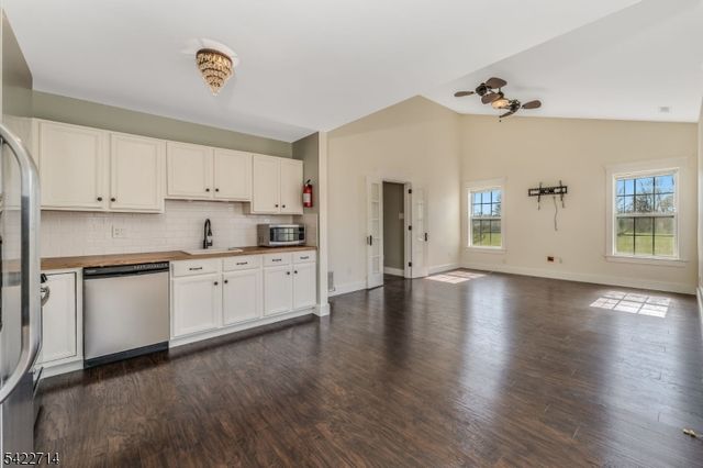 409 Hunt Dr, Holland Twp., NJ 08848
