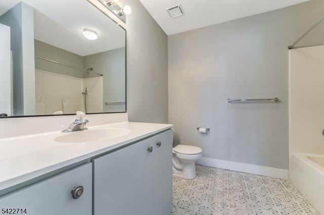 409 Hunt Dr, Holland Twp., NJ 08848