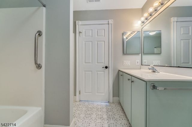 409 Hunt Dr, Holland Twp., NJ 08848