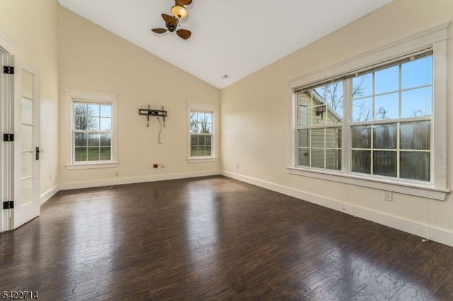 409 Hunt Dr, Holland Twp., NJ 08848