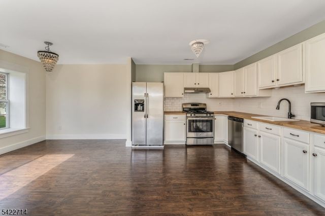 409 Hunt Dr, Holland Twp., NJ 08848