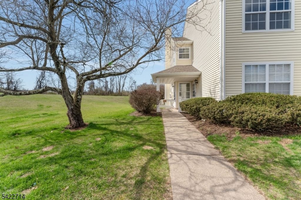 409 Hunt Dr, Holland Twp., NJ 08848