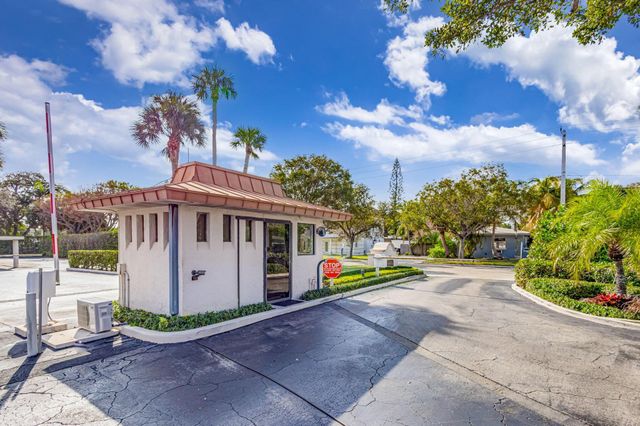 5200 N Flagler Drive SE 2006, West Palm Beach, FL 33407