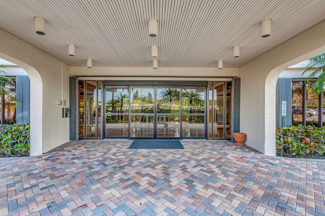 5200 N Flagler Drive SE 2006, West Palm Beach, FL 33407