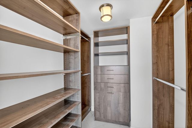 5200 N Flagler Drive SE 2006, West Palm Beach, FL 33407