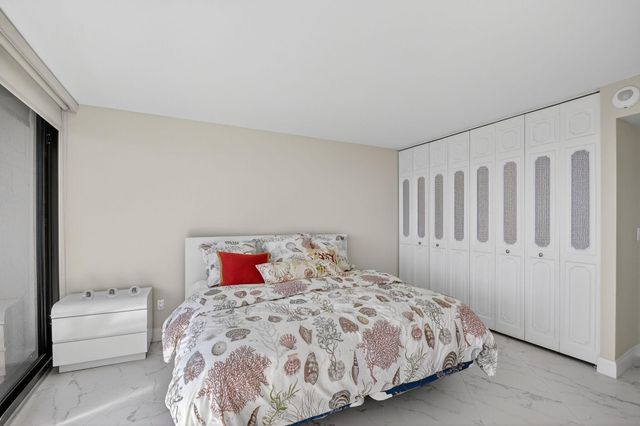 5200 N Flagler Drive SE 2006, West Palm Beach, FL 33407