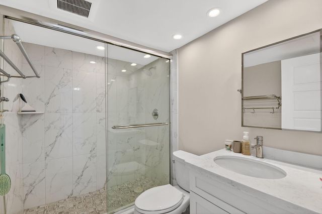 5200 N Flagler Drive SE 2006, West Palm Beach, FL 33407