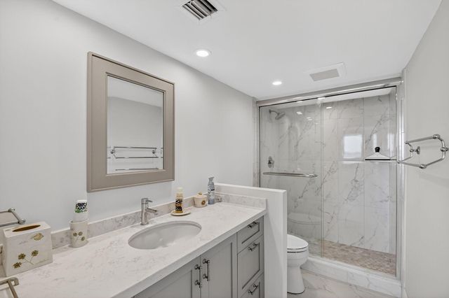 5200 N Flagler Drive SE 2006, West Palm Beach, FL 33407