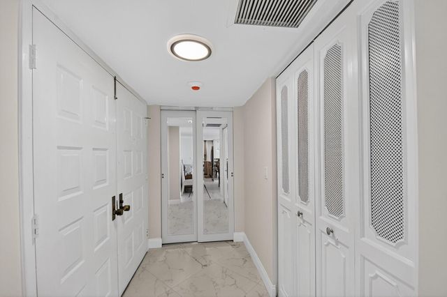 5200 N Flagler Drive SE 2006, West Palm Beach, FL 33407