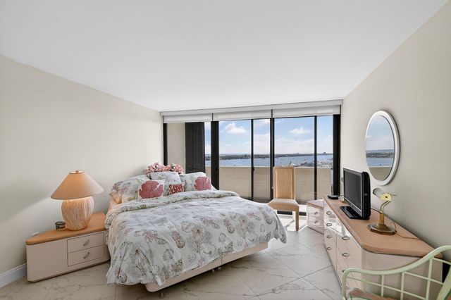 5200 N Flagler Drive SE 2006, West Palm Beach, FL 33407