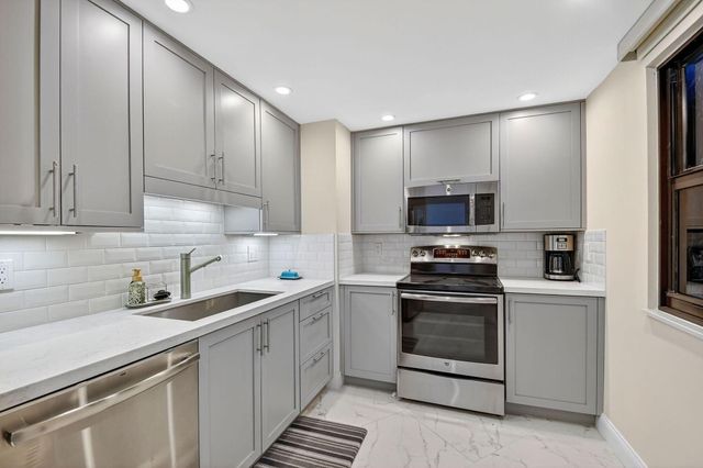 5200 N Flagler Drive SE 2006, West Palm Beach, FL 33407