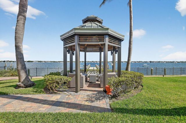 5200 N Flagler Drive SE 2006, West Palm Beach, FL 33407