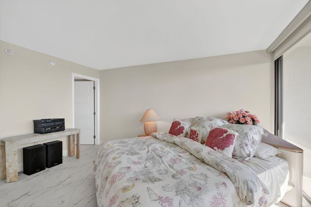 5200 N Flagler Drive SE 2006, West Palm Beach, FL 33407