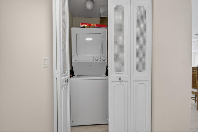 5200 N Flagler Drive SE 2006, West Palm Beach, FL 33407