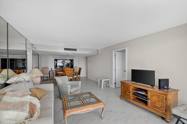 5200 N Flagler Drive SE 2006, West Palm Beach, FL 33407