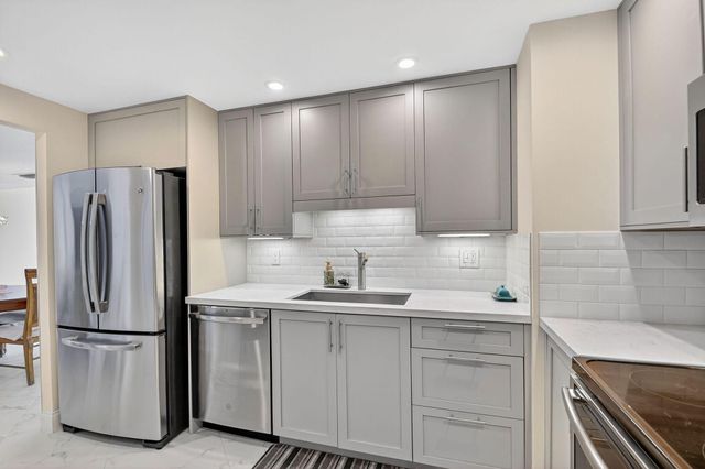 5200 N Flagler Drive SE 2006, West Palm Beach, FL 33407