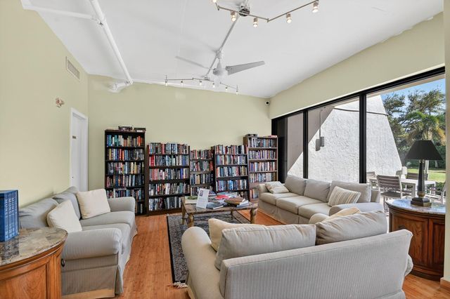 5200 N Flagler Drive SE 2006, West Palm Beach, FL 33407