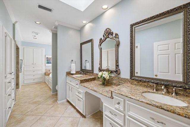 48 Autumn Crescent, The Woodlands, TX 77381