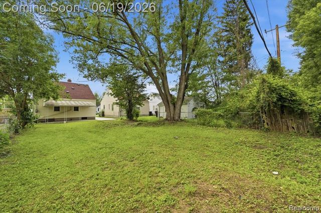 16069 Fairmount Drive, Detroit, MI 48205
