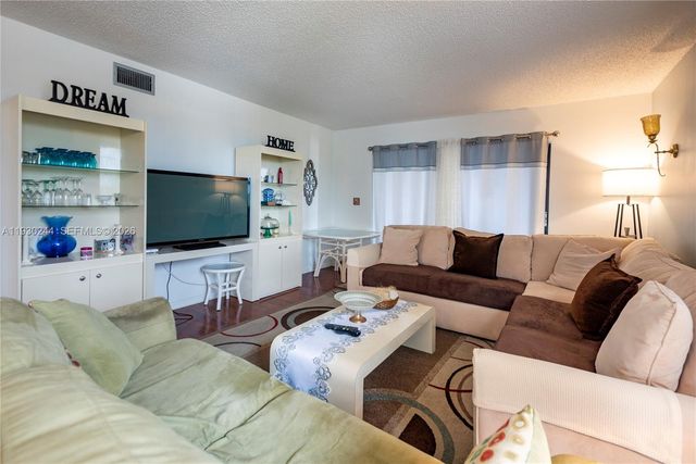 4940 E Sabal Palm Boulevard 414, Tamarac, FL 33319