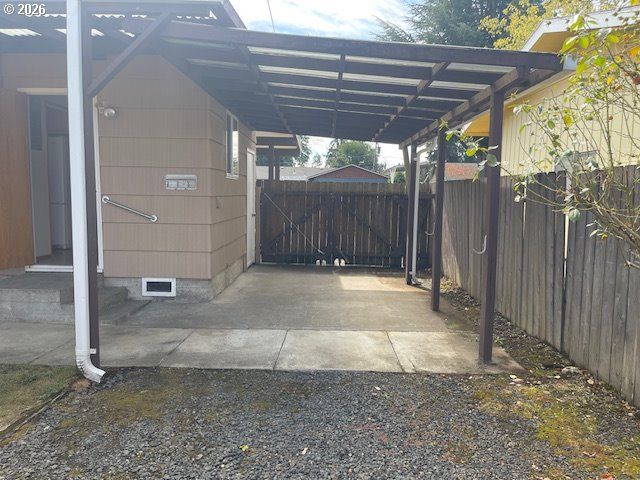 1466 W FAIRVIEW Dr, Springfield, OR 97477