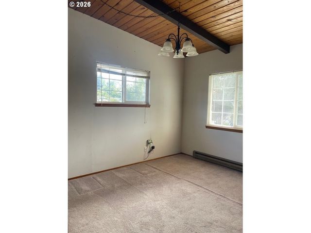 1466 W FAIRVIEW Dr, Springfield, OR 97477
