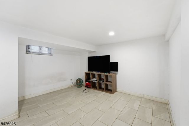 721 E Curtis St, Linden City, NJ 07036