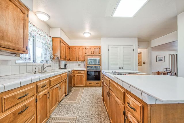 4565 W Dakota Avenue, Fresno, CA 93722