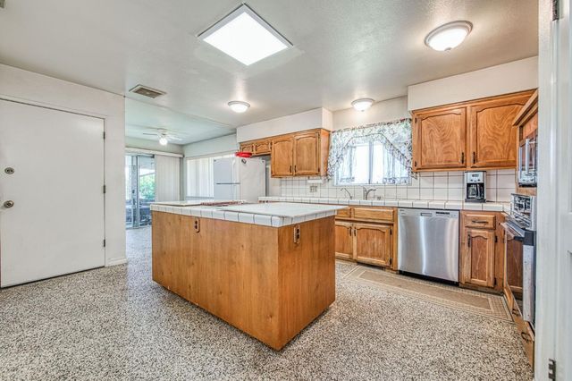 4565 W Dakota Avenue, Fresno, CA 93722