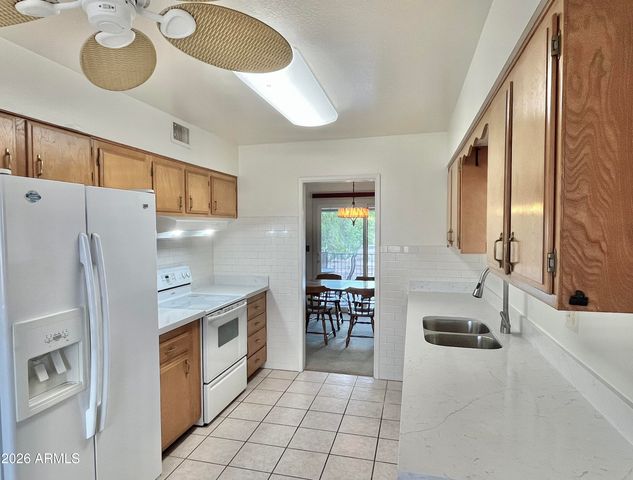 10527 W PRAIRIE HILLS Circle, Sun City, AZ 85351