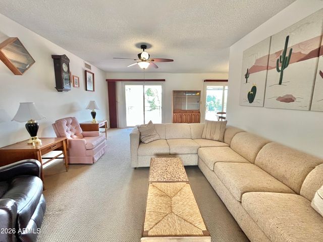 10527 W PRAIRIE HILLS Circle, Sun City, AZ 85351