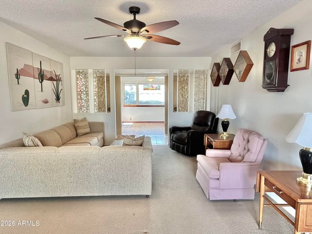 10527 W PRAIRIE HILLS Circle, Sun City, AZ 85351