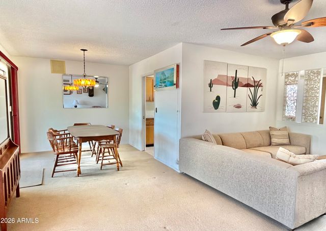 10527 W PRAIRIE HILLS Circle, Sun City, AZ 85351