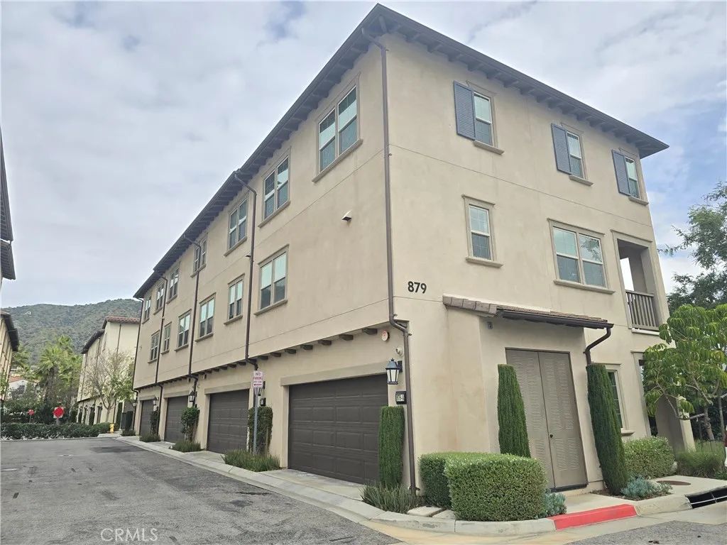 879 Iris Way A, Azusa, CA 91702