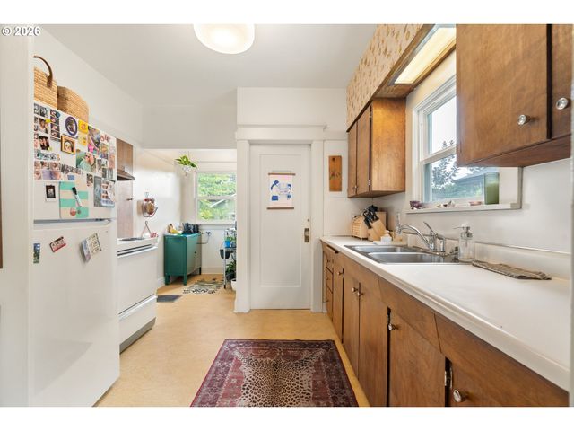1916 Ne 52ND Ave, Portland, OR 97213