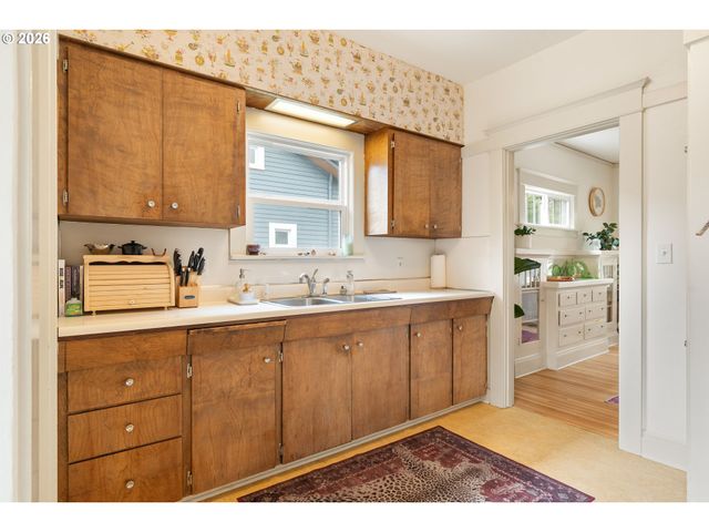 1916 Ne 52ND Ave, Portland, OR 97213