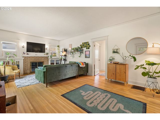 1916 Ne 52ND Ave, Portland, OR 97213